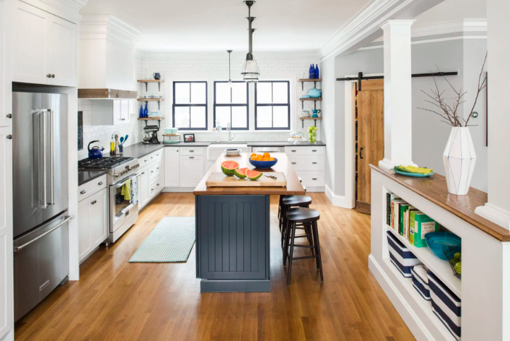 Traditional - Simple Waste Tips for Updating an Older Home
